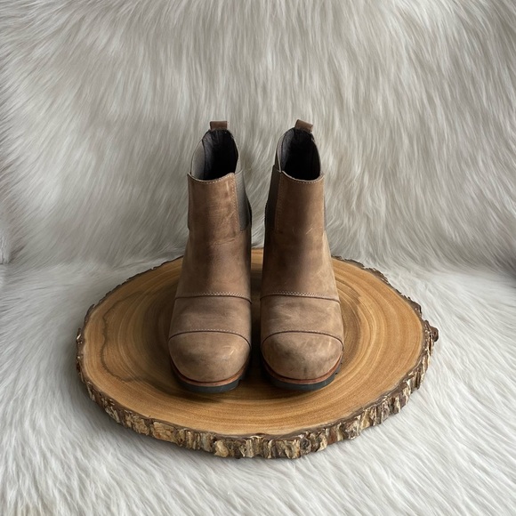 Sorel Addington waterproof leather heeled Chelsea boots - Picture 6 of 14